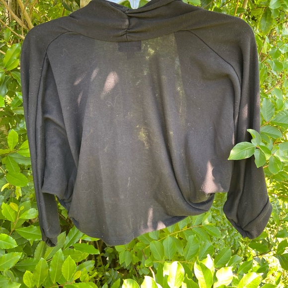 Tempted cardigan,size Small 63% Polyester 34%Rayon 3%Spandex - Picture 5 of 5